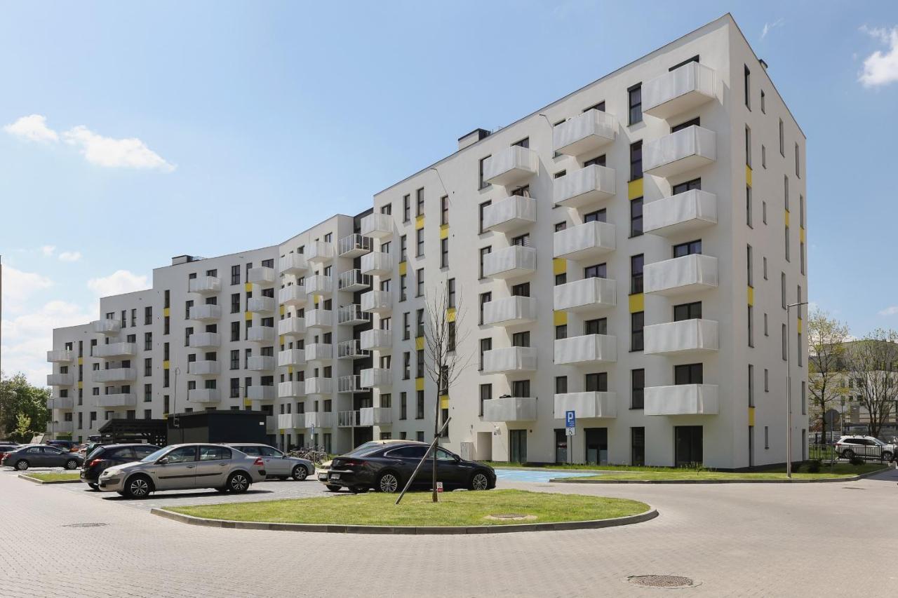 Family With Parking & Terrace By Renters Apartment *