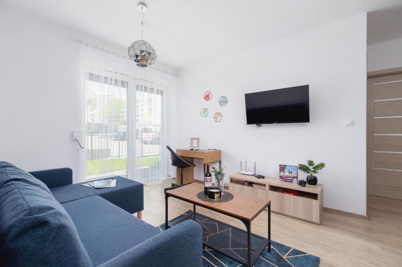 Family With Parking & Terrace By Renters *