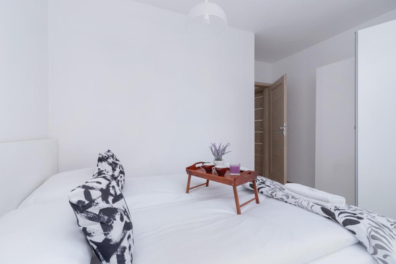 Apartment Family With Parking & Terrace By Renters *
