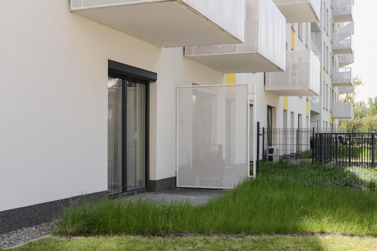Family With Parking & Terrace By Renters Appartamento *